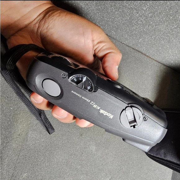 Kodak KB12 35mm Point & Shoot Film Compact Pocket Camera Untested With Case - Picture 6 of 11